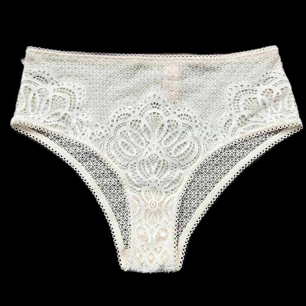 Victorias Secret Dream Angels Crotchet Lace Mid -Rise Cheeky panty Coconut white